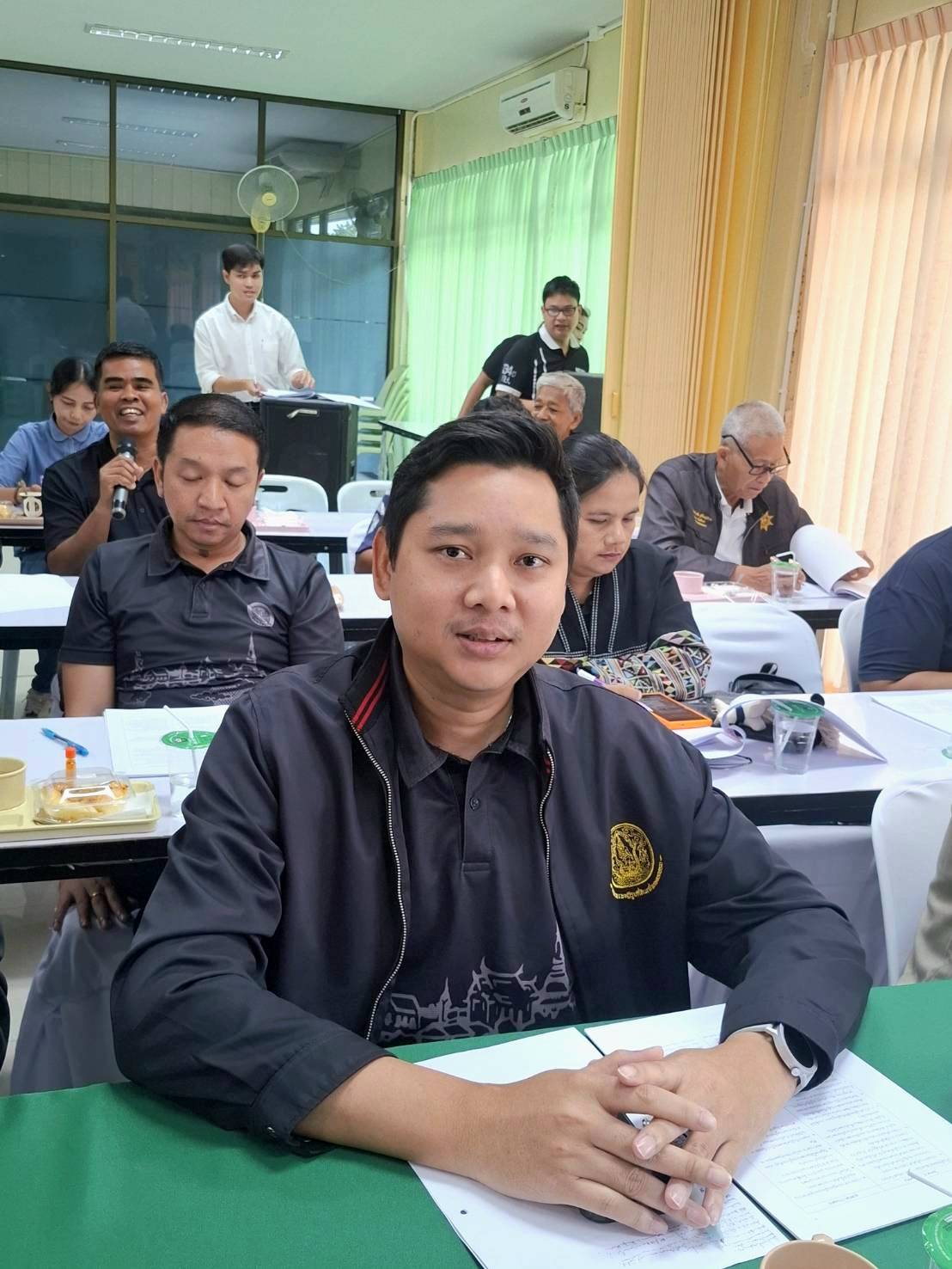 title - ปฏิรูปที่ดินจังหวัดเพชรบุรี มอบหมายให้ นายปรเดช พุธจันทร์ นักวิชาการปฏิรูปที่ดินชำนาญการ ร่วมประชุมรับฟังความคิดเห็น (ร่าง) แผนพัฒนาการเกษตรและสหกรณ์จังหวัดเพชรบุรี พ.ศ. 2571-2575